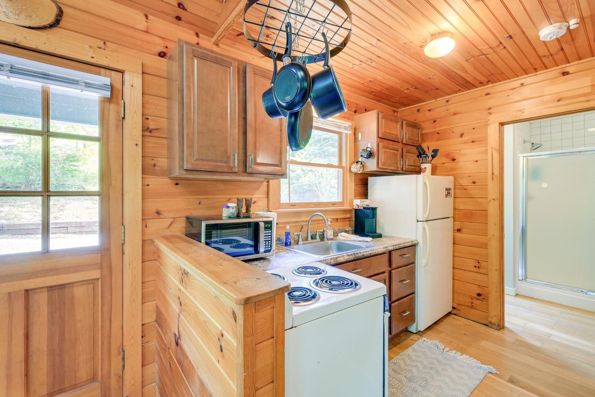 Quaint Blue Ridge Cabin Rental With On-Site Stream! Sparta Exterior photo